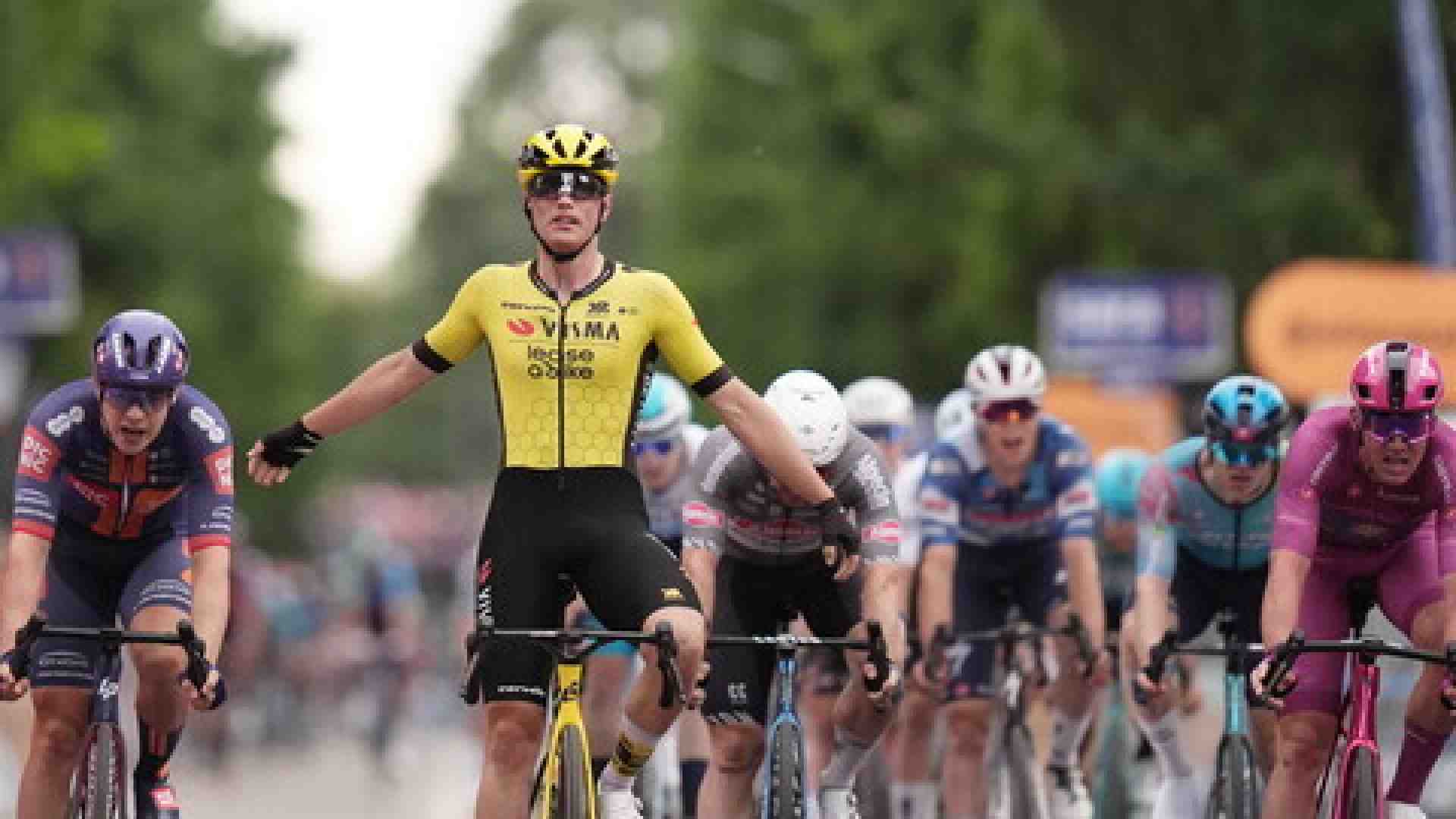 Giro d'Italia, a Viadana ha vinto Olav Kooij