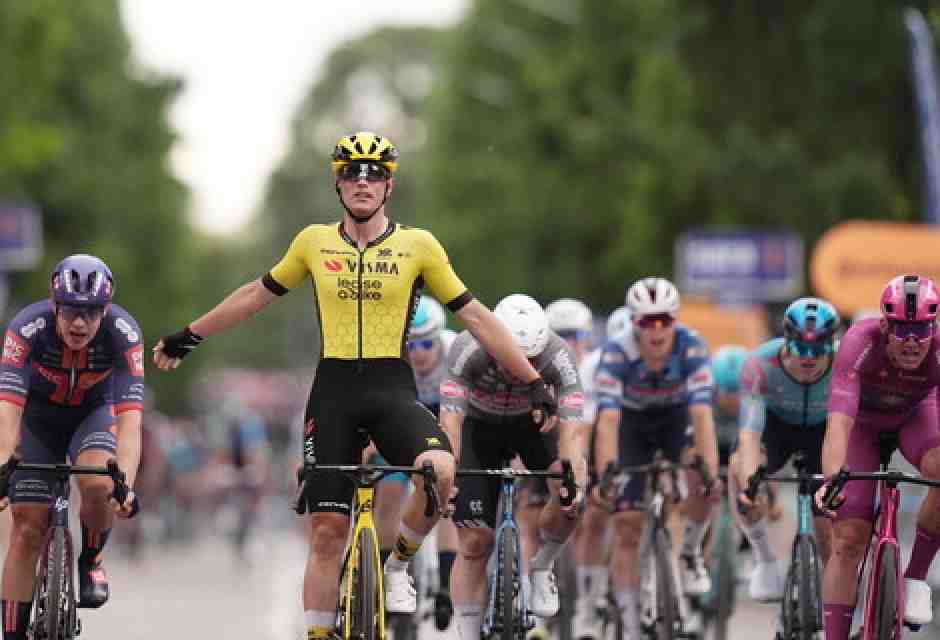 Giro d'Italia, a Viadana ha vinto Olav Kooij