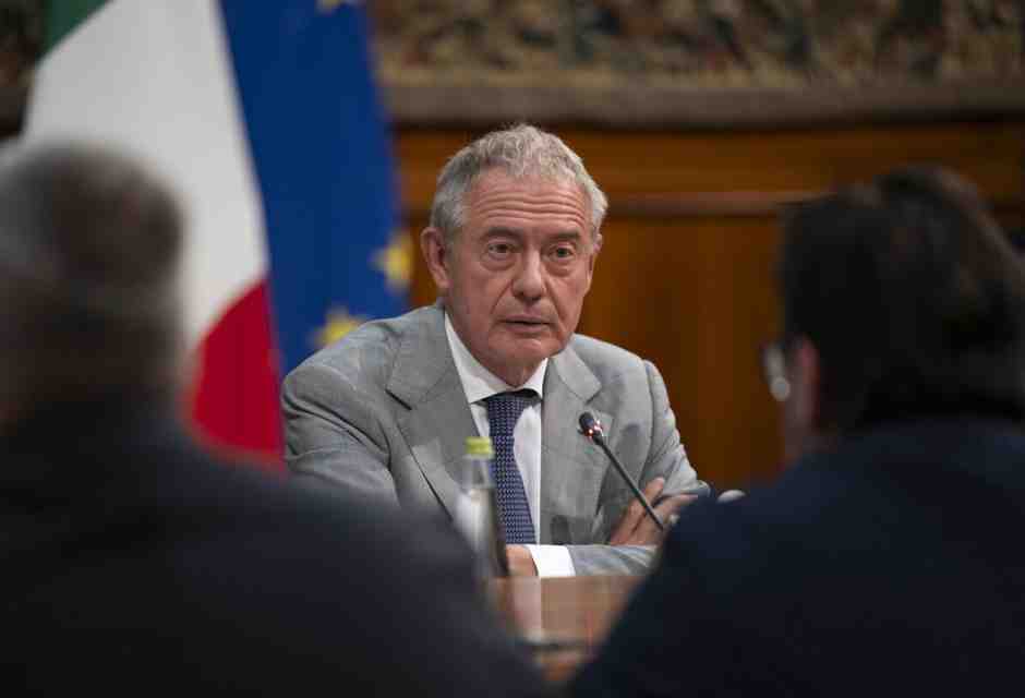 Scontro Stroppa-Urso: "Qualcuno nel governo non vuole Starlink". "Stupito dalle sue parole"