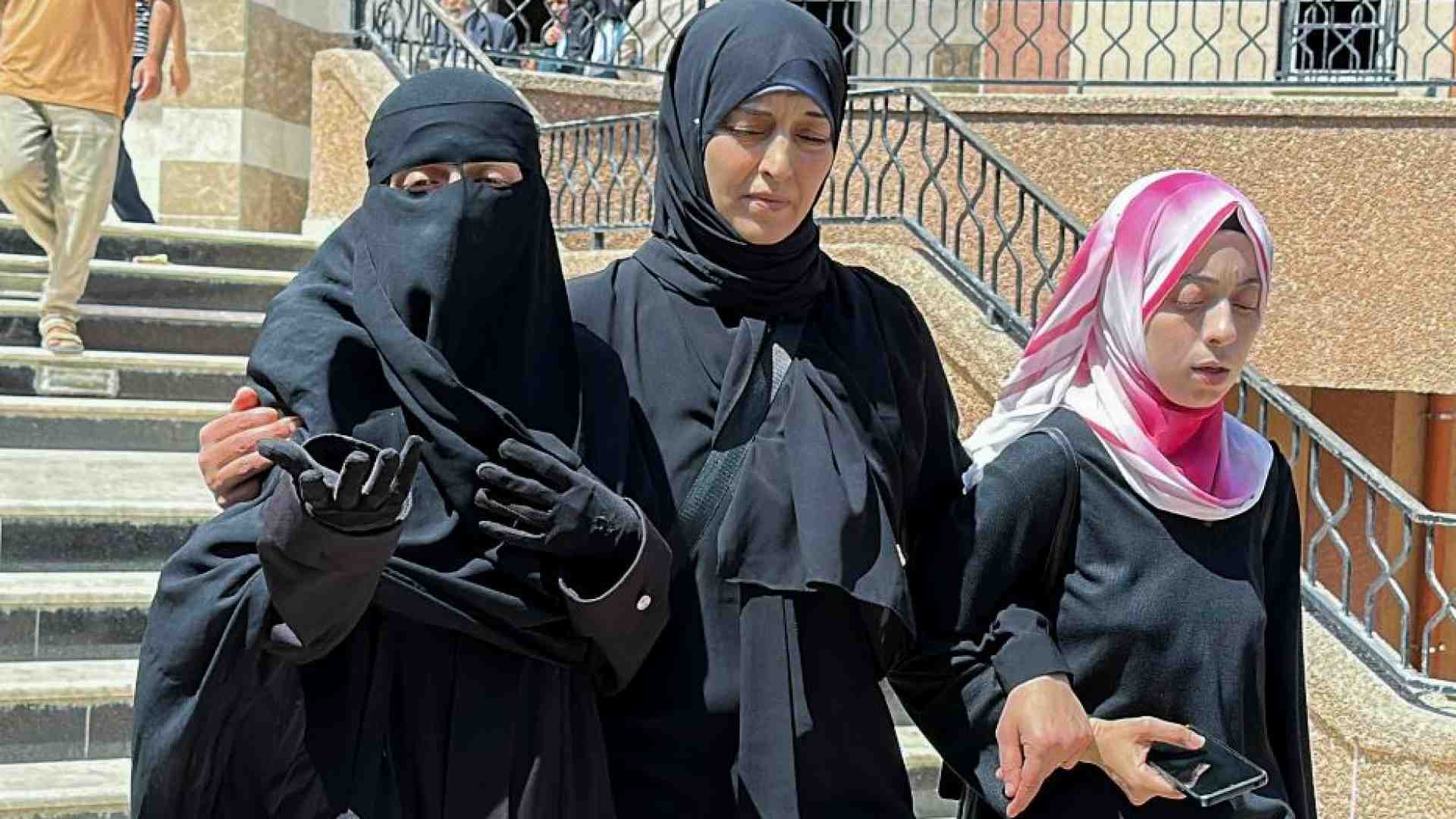 Lo strazio di Alaa, la pediatra che ha perso 9 dei suoi 10 figli in un raid