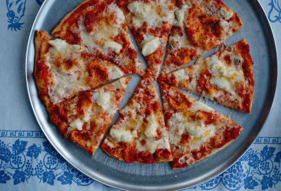 Pizza rossa e sociologia, il tiktoker che ha reinventato il racconto del cibo