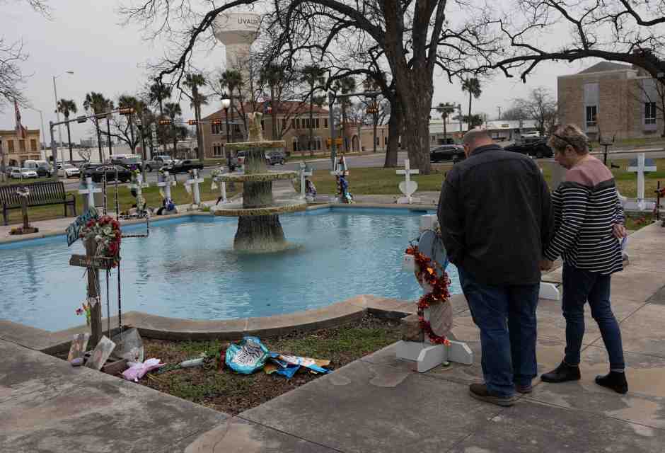 La strage di Uvalde tre anni dopo, tra i vuoti e le battaglie di familiari e sopravvissuti