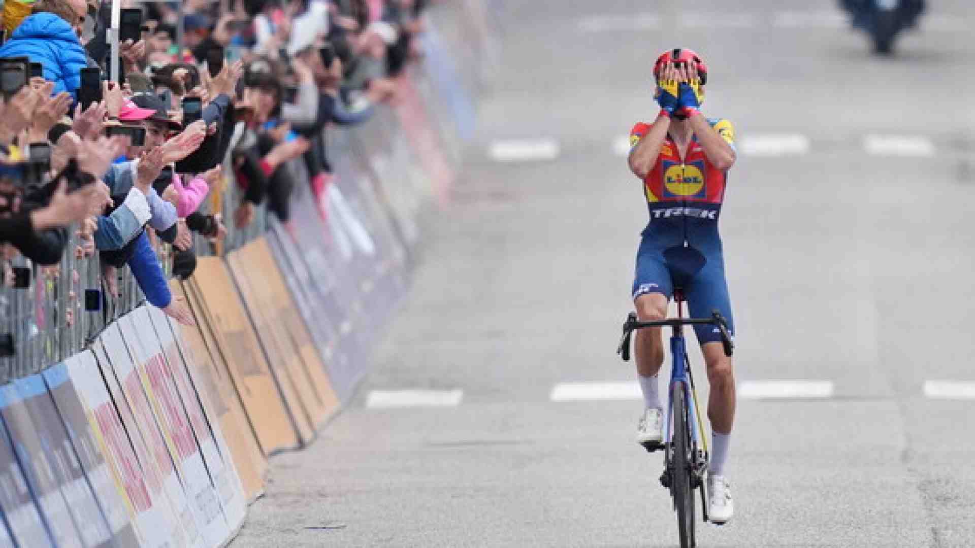 La vittoria gregaria di Carlos Verona al Giro d'Italia 2025