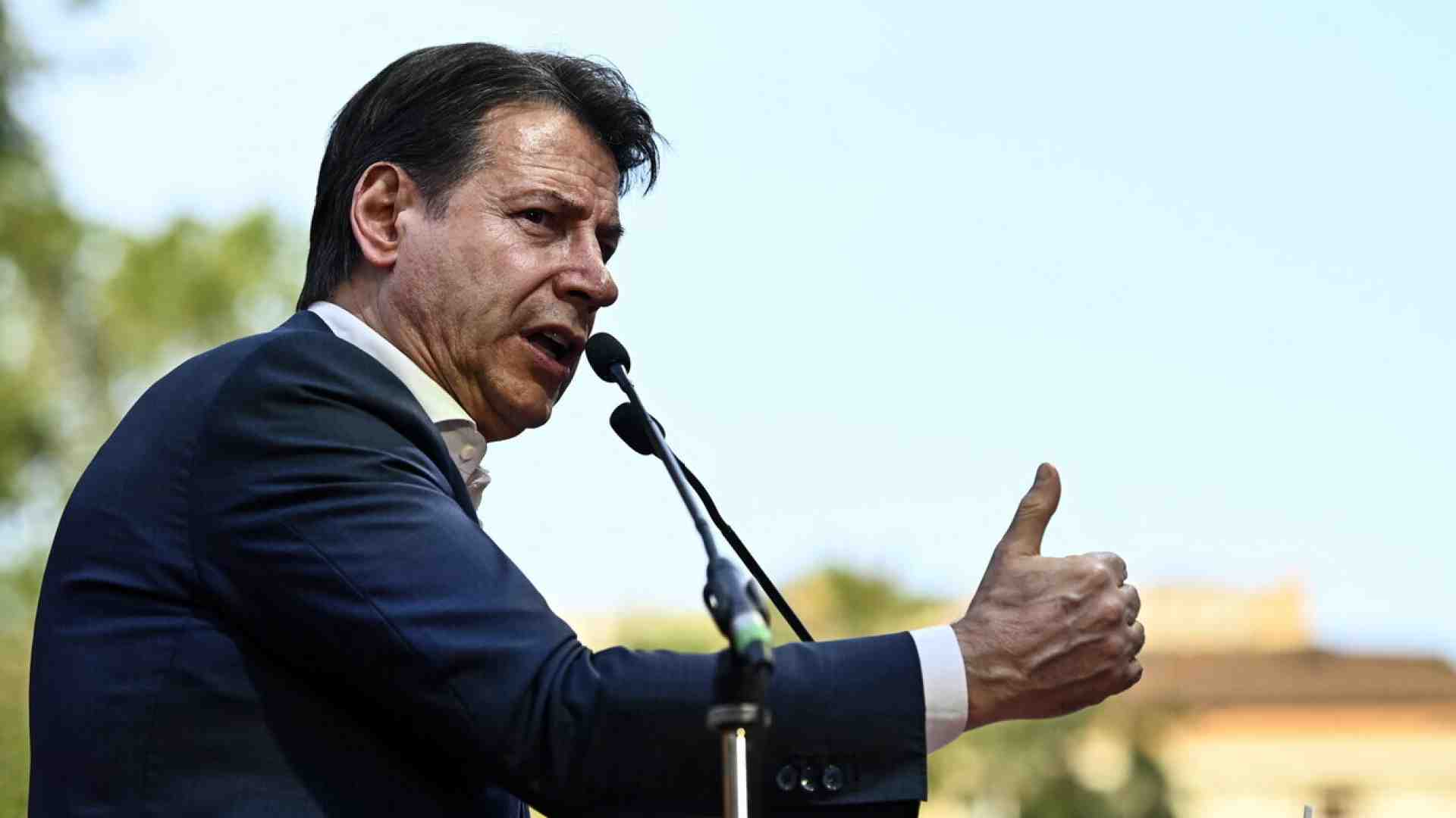 FdI è ancora in testa al 30 per cento, ma il M5s è il partito che cresce di più. Il sondaggio