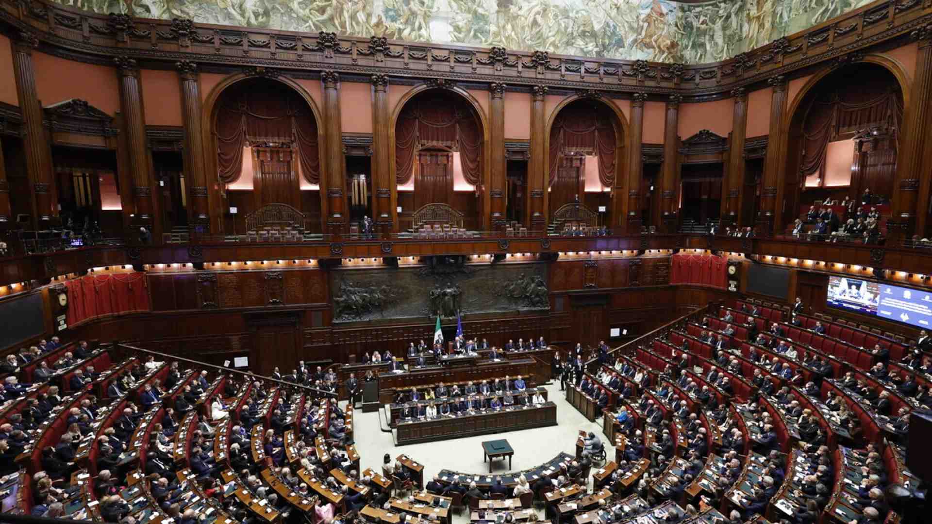 Invece di legiferare, il Parlamento si occupa di istituire giornate nazionali
