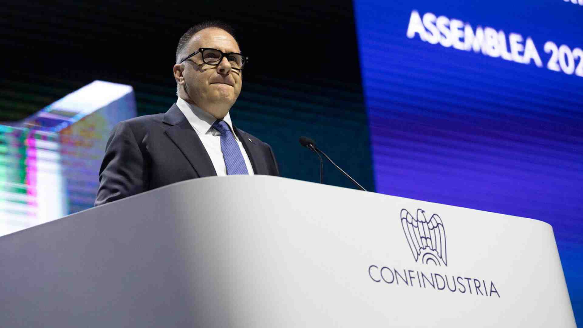 La competitività impone una svolta e un cambio di marcia. La scossa di Confindustria al governo, con piani