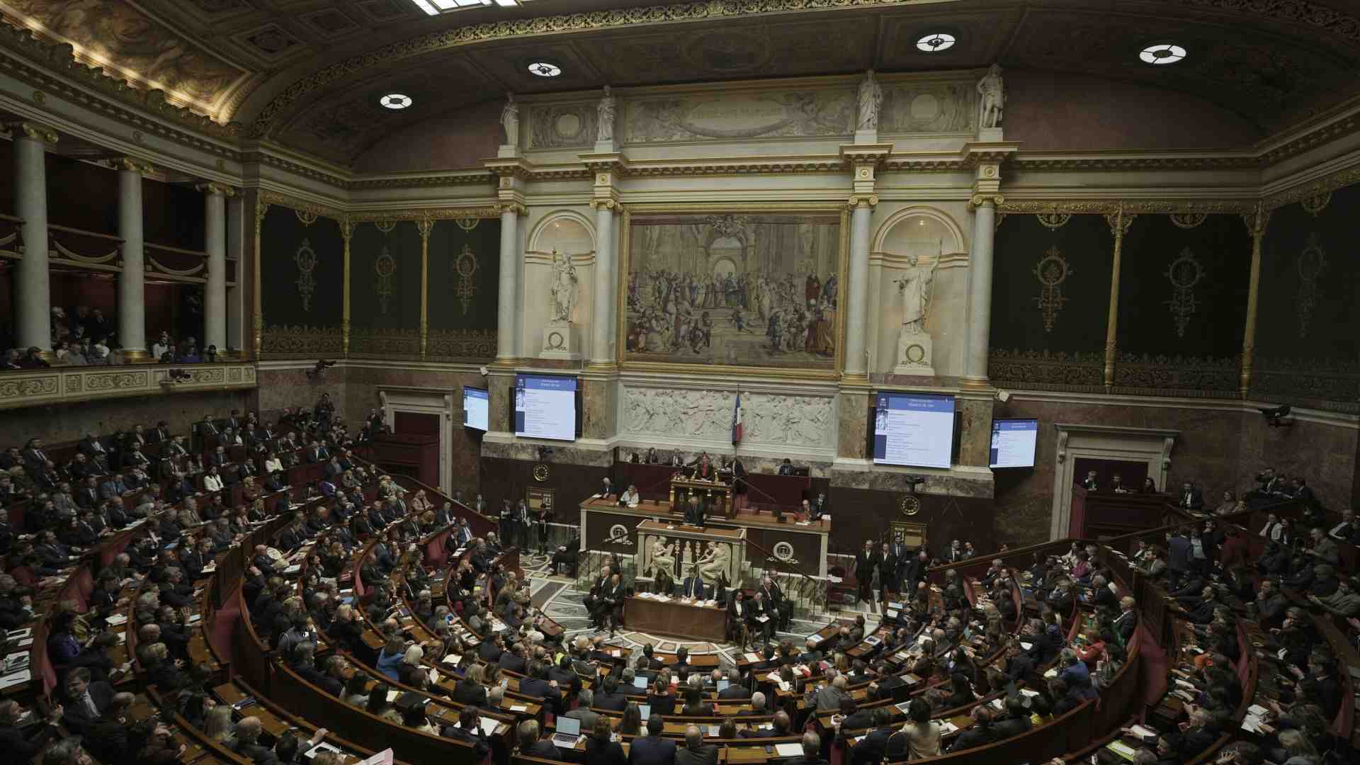 La Francia approva il disegno di legge sul suicidio assistito