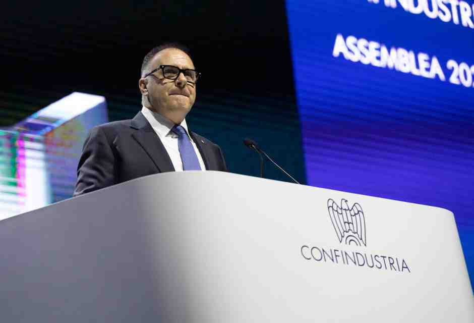 La competitività impone una svolta e un cambio di marcia. La scossa di Confindustria al governo, con piani
