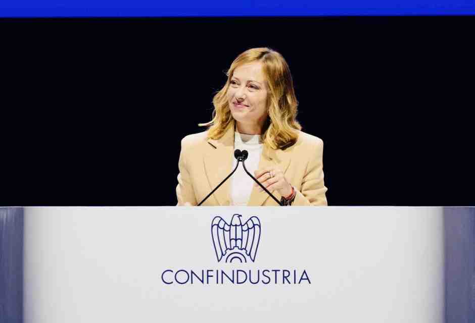 Meloni placa Confindustria e attacca la Ue. In serata la festa a Colle Oppio per Arianna