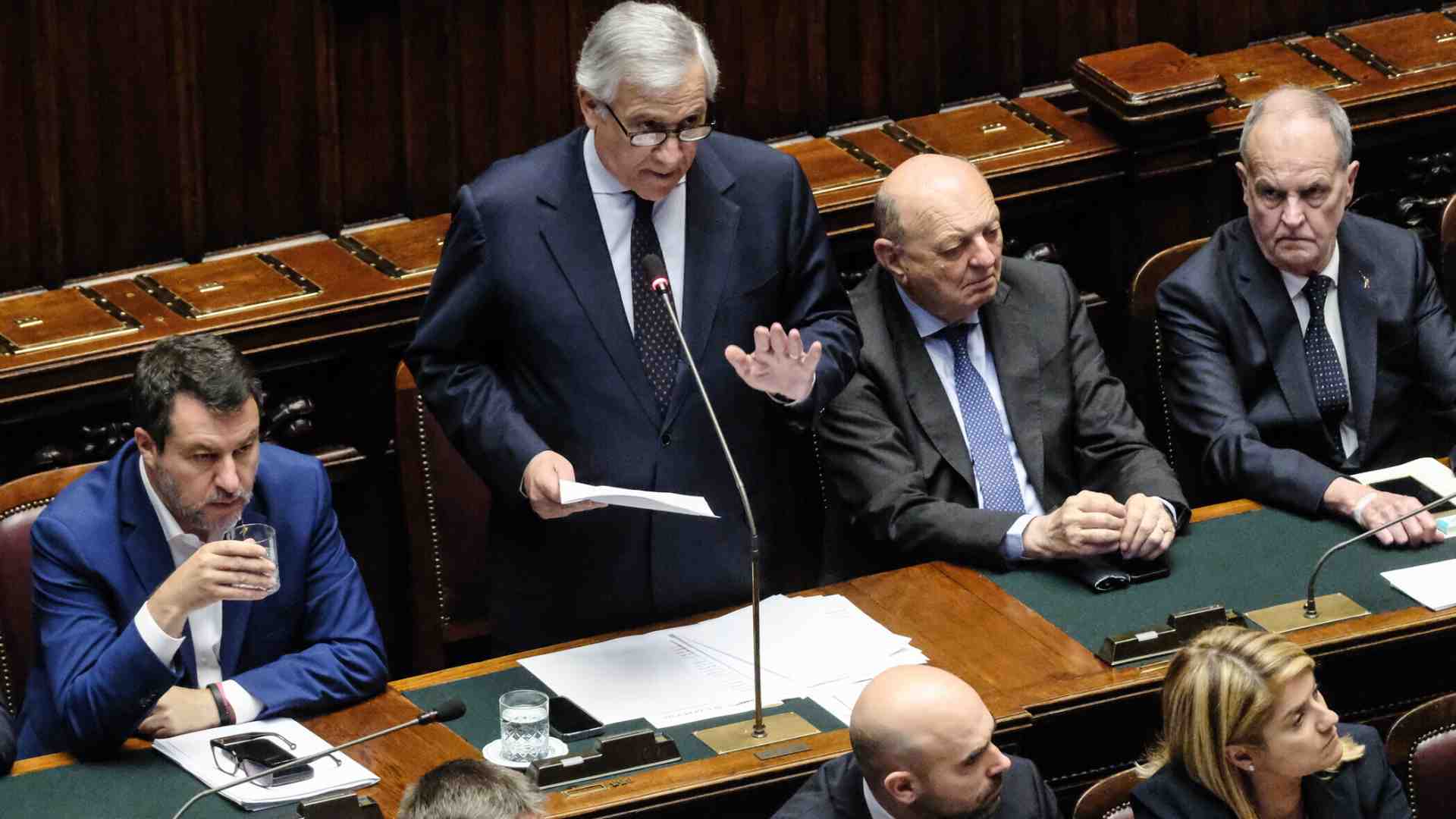 Tajani-Crosetto-Giuli: "Gaza non è di sinistra". Si spacca l'opposizione e rinasce il Terzo Polo