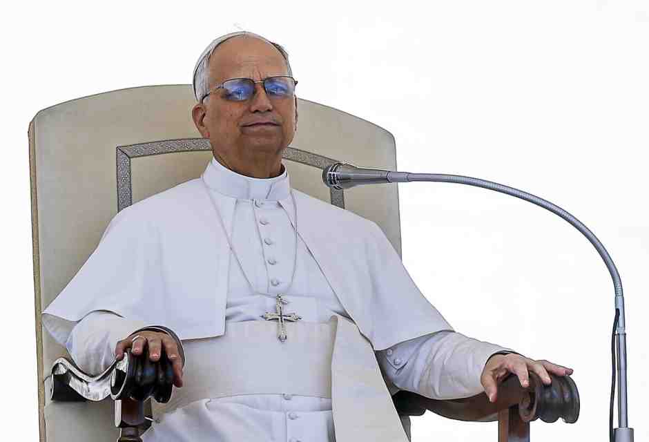 Il Papa già strattonato per la talare