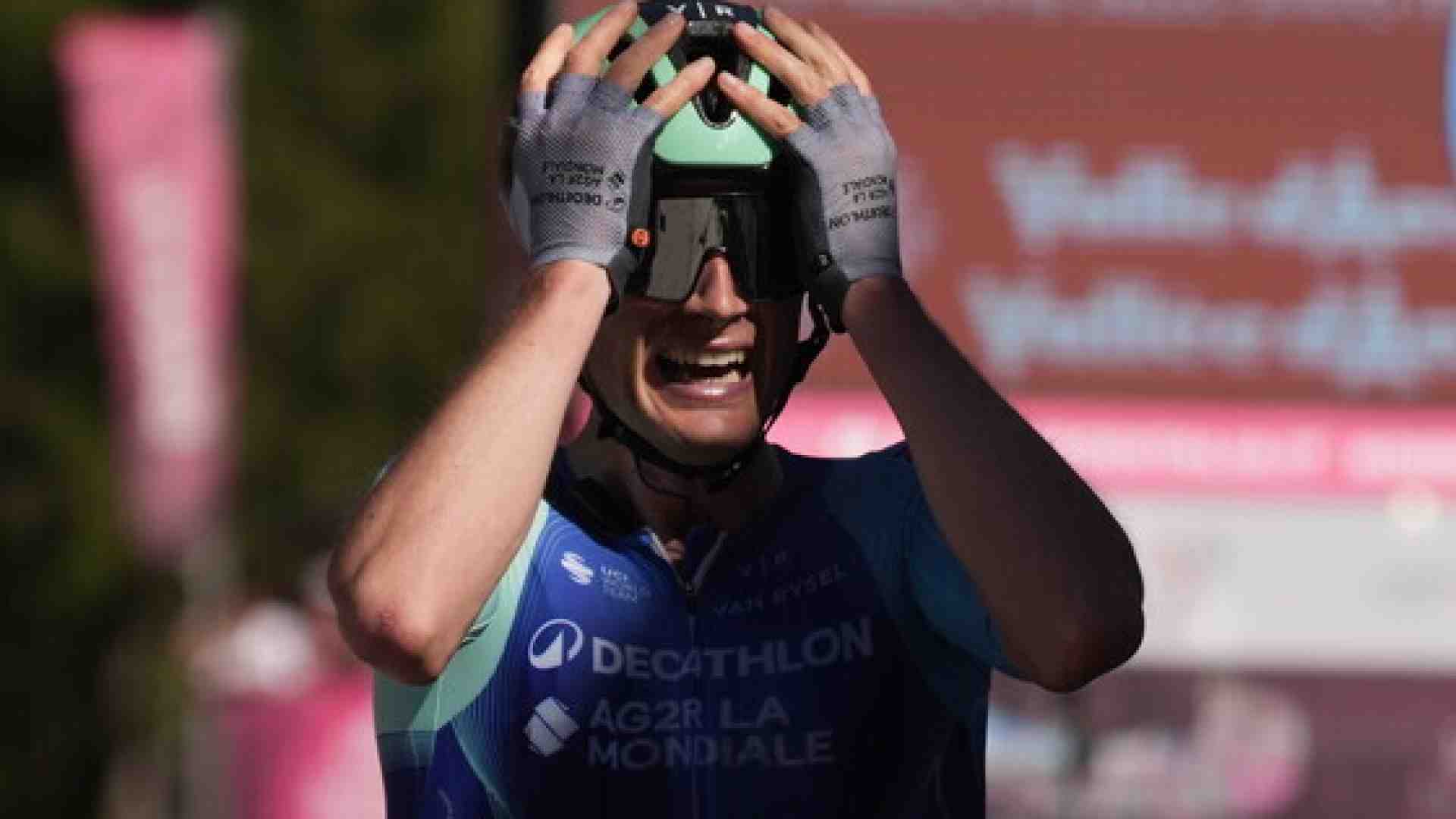 Giro d'Italia: Gioia e lacrime di Nicolas Prodhomme a Champoluc