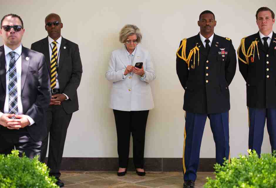 Hackerato per settimane il cellulare del capo dello staff di Trump