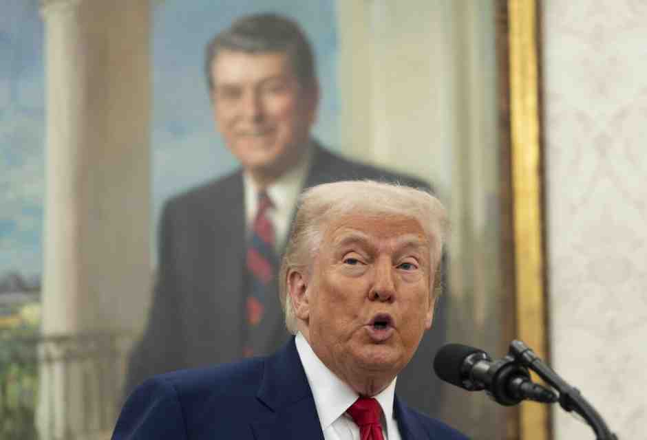 Un tribunale di Washington ha bloccato la sentenza che dichiarava illegittimi i dazi di Trump