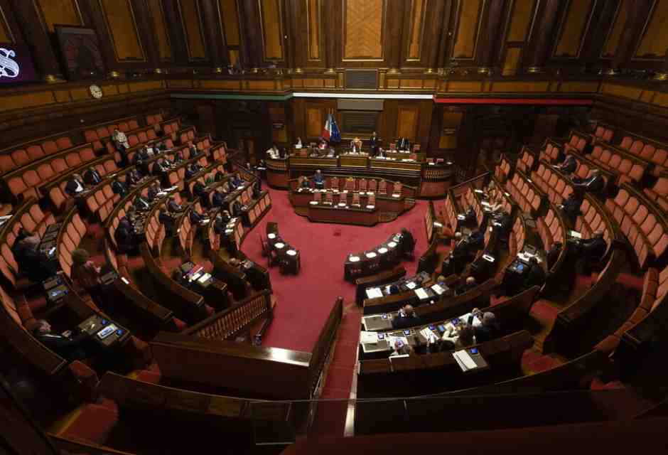 Gli estremisti animalisti, che alzano la mano contro Dio