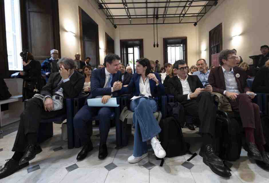 Schlein cede ai veti contro i centristi. I contatti con Renzi e Calenda, poi il no a una piattaforma larga