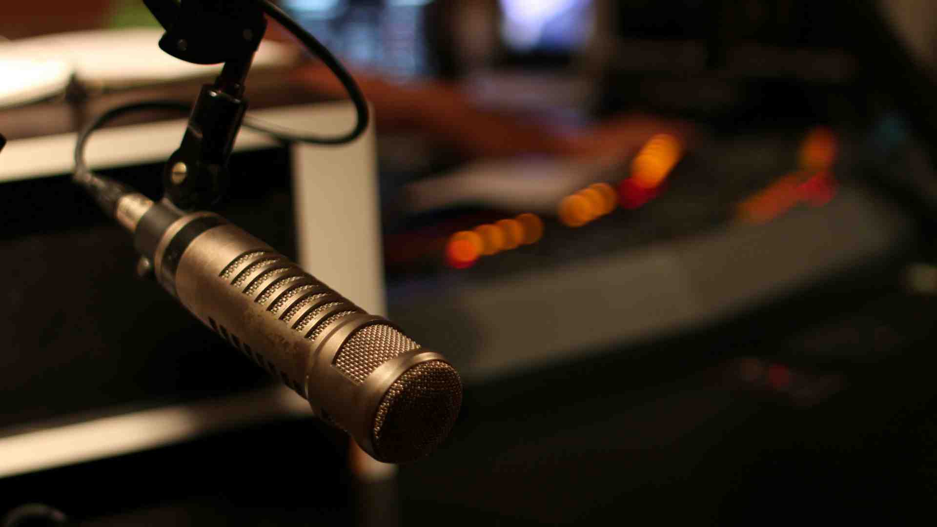 Cologno Monzese e i poliziotti che combattono il bullismo in radio