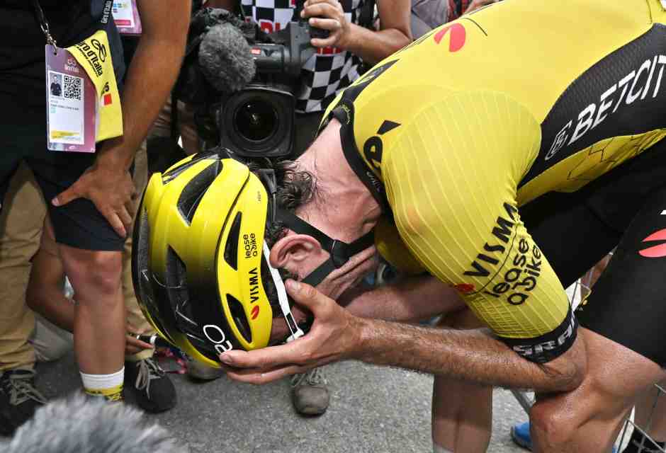 Lacrime rosa e piani riusciti. Simon Yates ha vinto il Giro d'Italia
