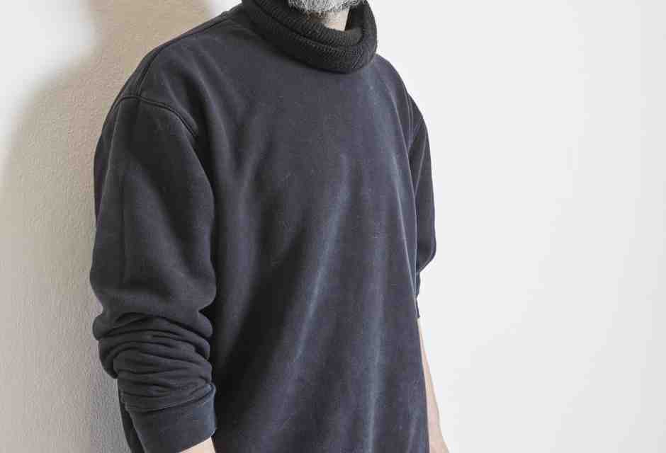 Stefano Serretta racconta l’intimità rubata e la repressione del presente