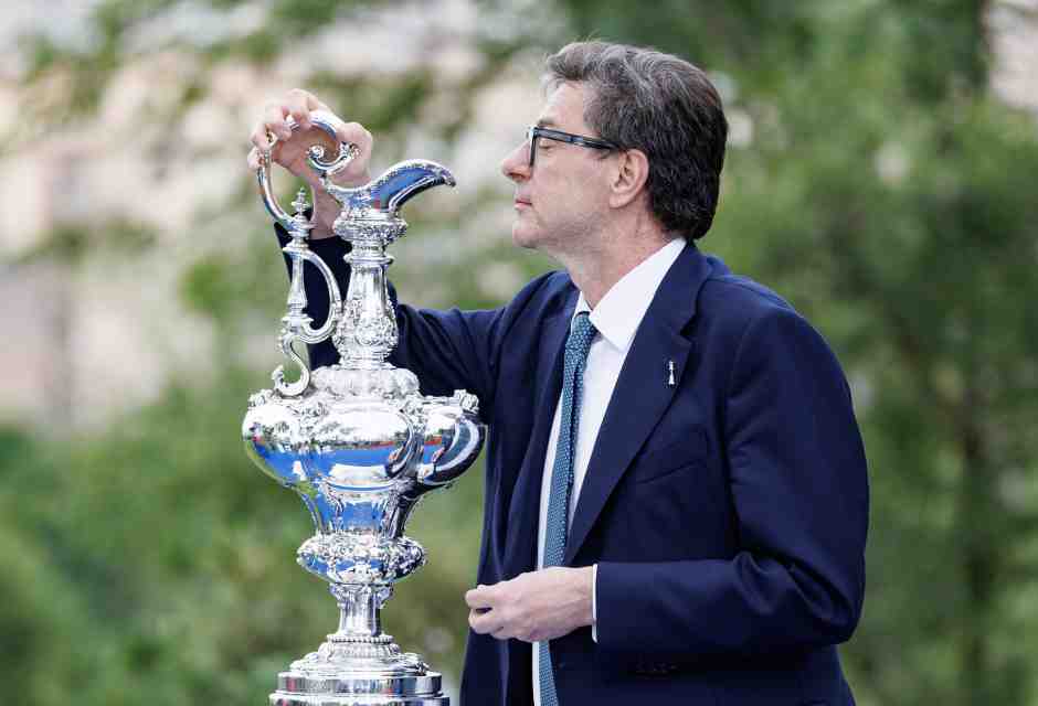 Giorgetti power: lettera a Unicredit, il dpcm non cambia. Deroga "tutela Italia" per le imprese italiane in Russia