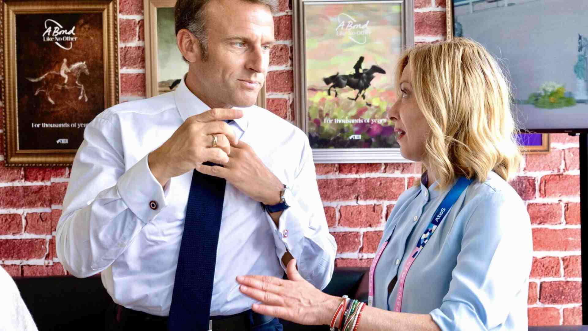 Ultimo tango a Roma: Meloni riceve Macron. I leader provano a marciare uniti su Ucraina e dazi dopo le eterne liti