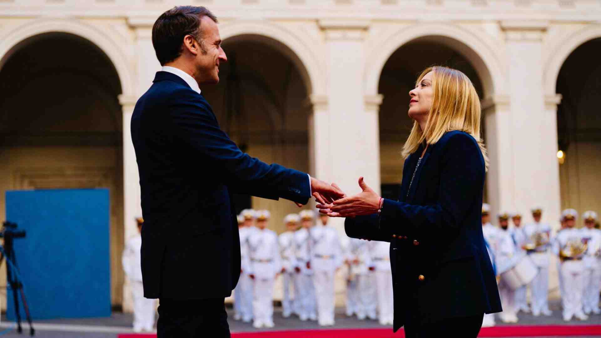 “Macron oggi è più vicino alle nostre politiche”. Parla Carlo Fidanza