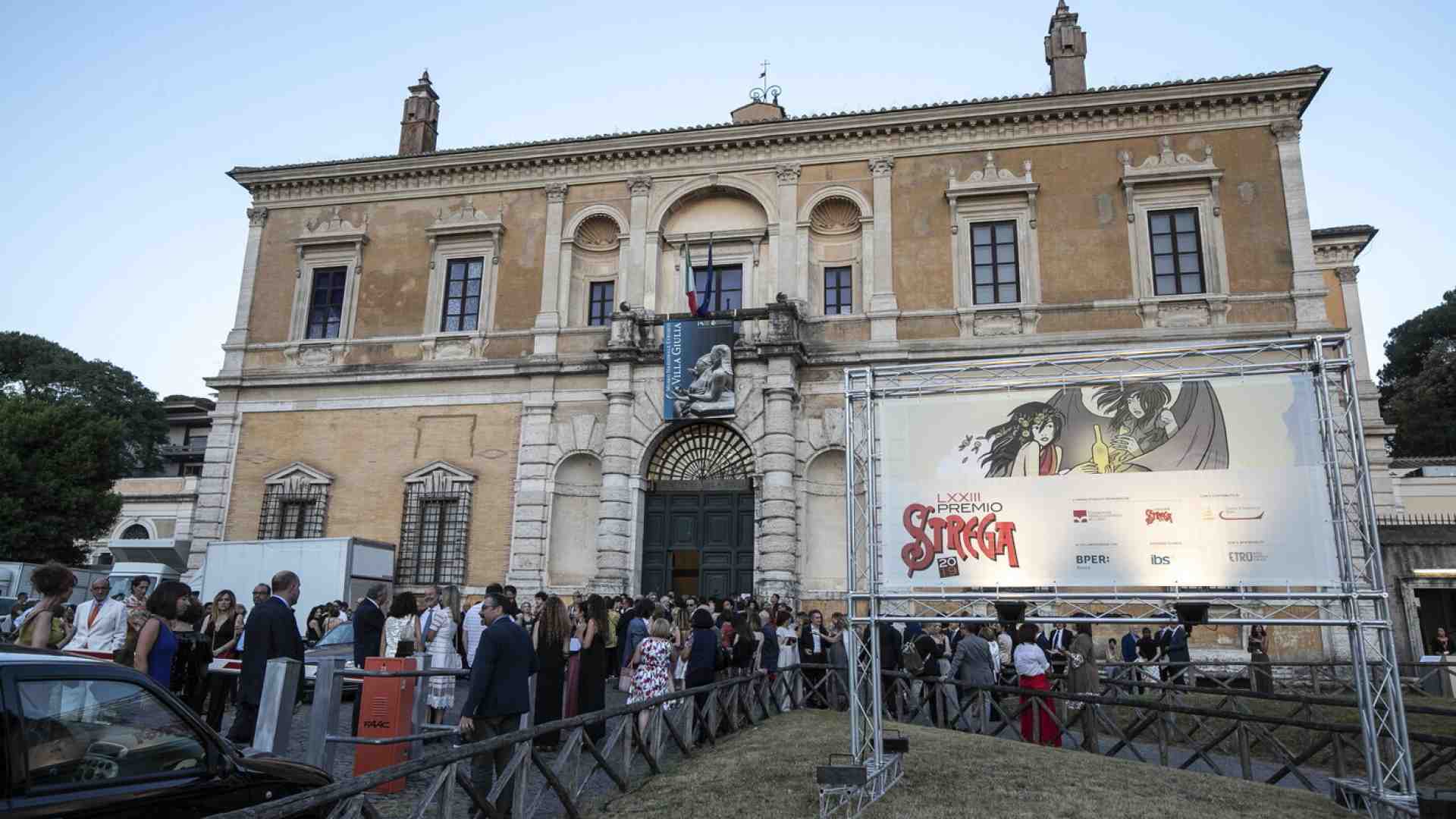 Notizia: nella cinquina dello Strega gli scrittori non sono i soliti noti