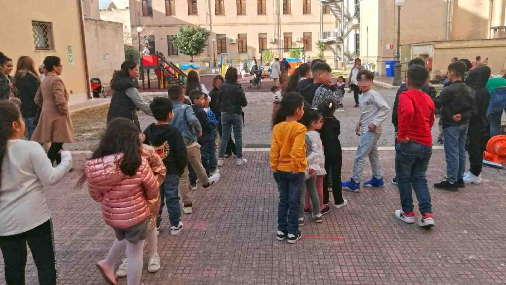 Sì, dovremmo riflettere sui diritti e sui doveri di chi c'è già