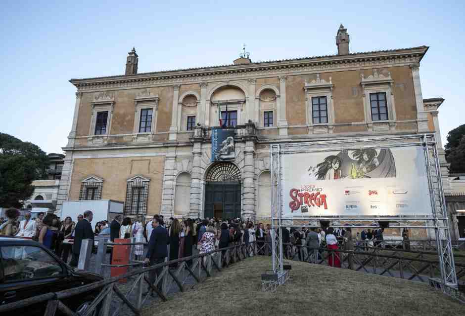 Notizia: nella cinquina dello Strega gli scrittori non sono i soliti noti