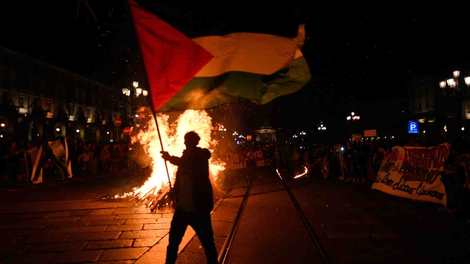 Torino, capitale dell’odio antisemita. Inchiesta sulla città diventata la culla del fanatismo politico