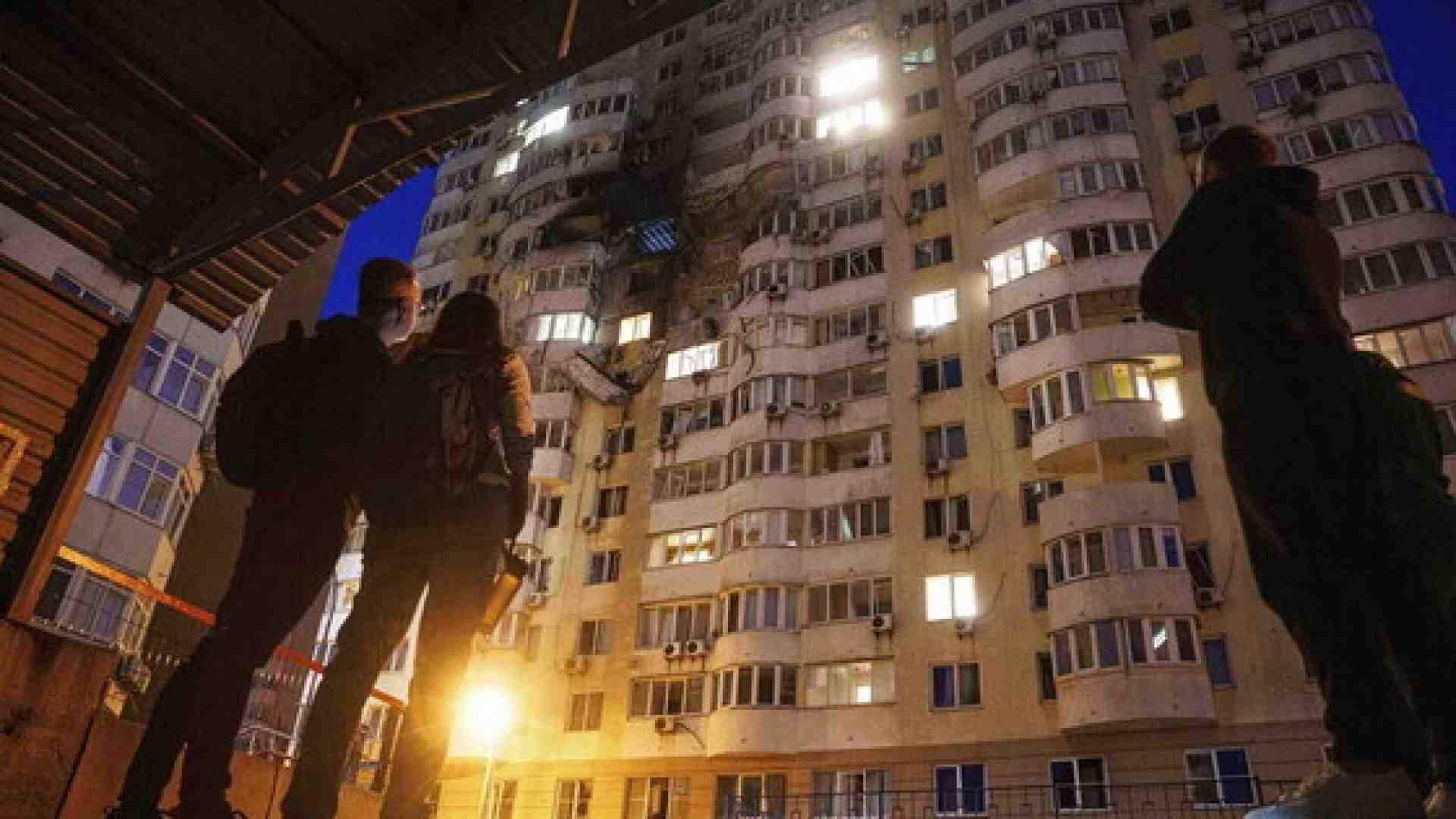 1.200 giorni di bombe contro l'Ucraina