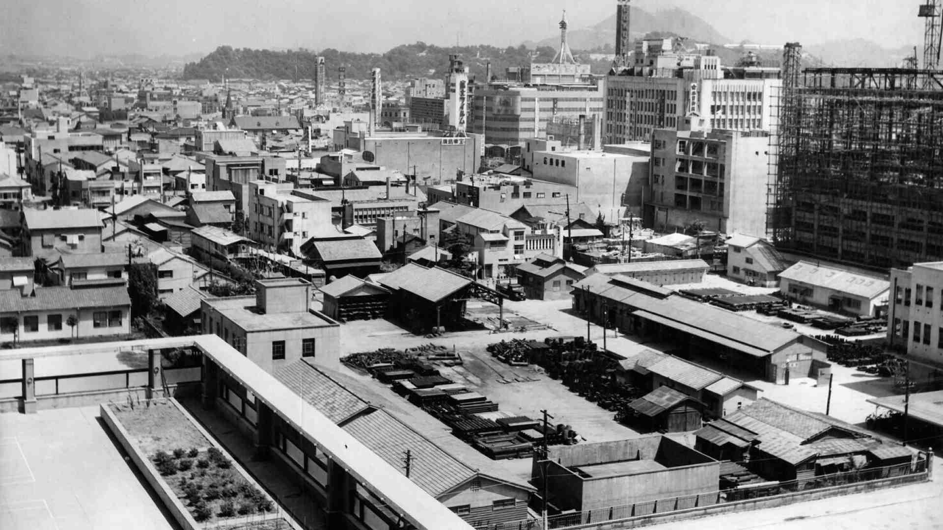 In viaggio a Hiroshima e Nagasaki nel 1958, cercando il senso del mondo “nuovo”