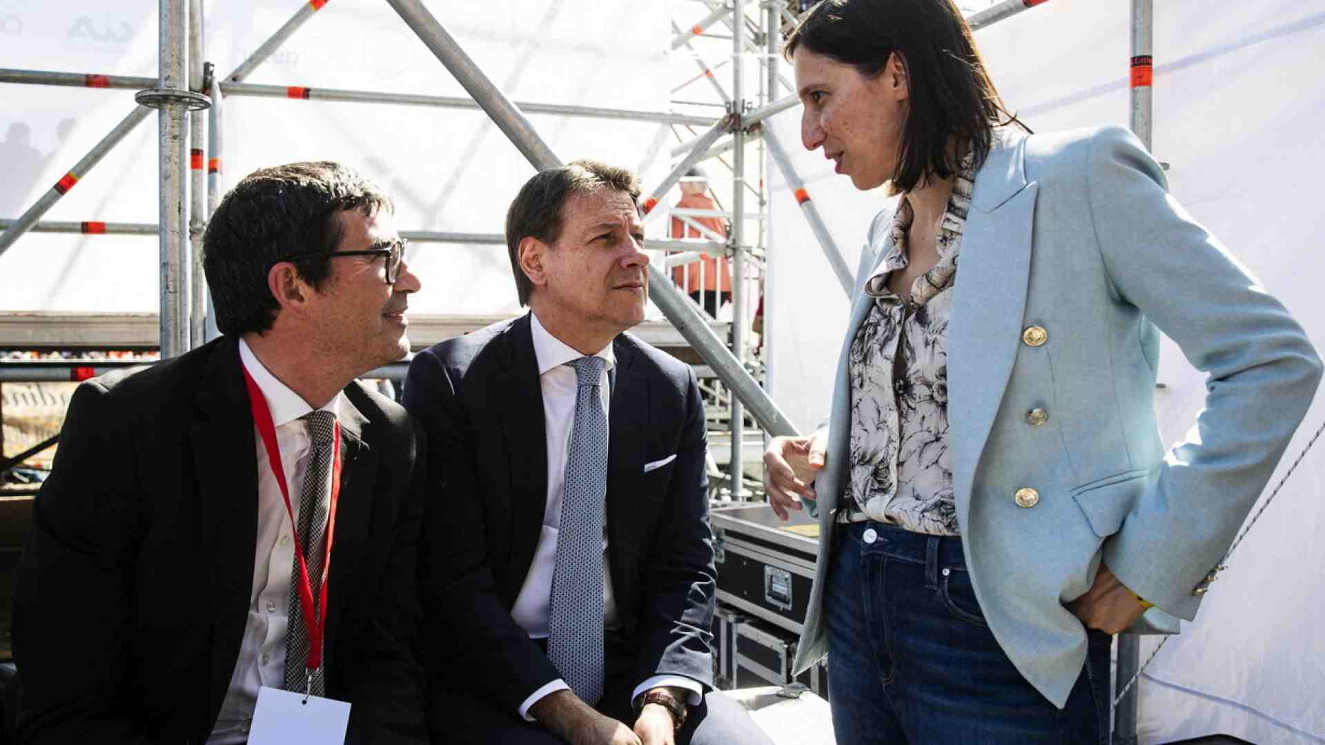 Il campo largo ci riprova: le opposizioni in piazza contro autonomia e premierato