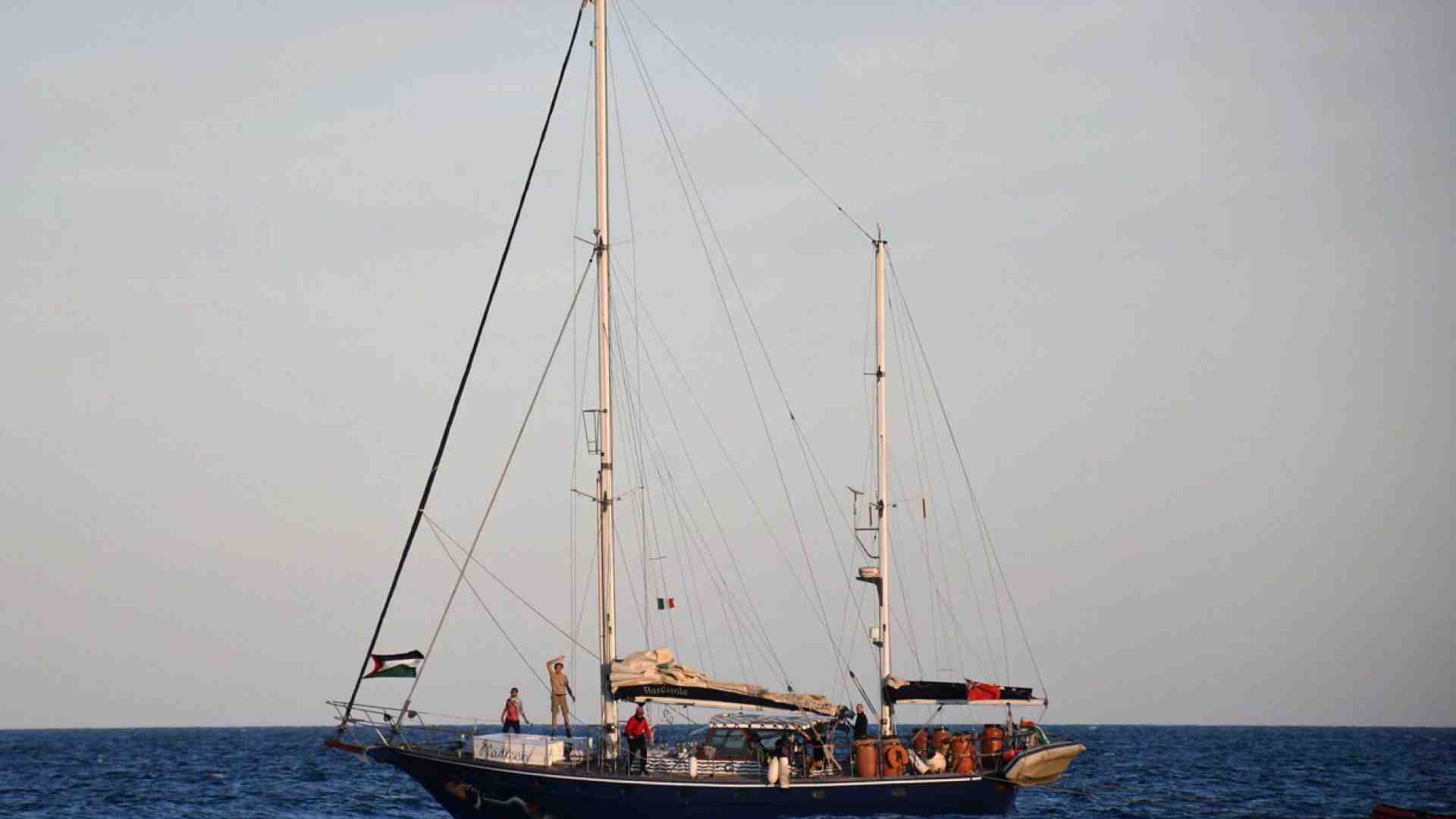 Da chi balla per i missili iraniani a chi piange Nasrallah, se Greta è “ostaggio d’Israele”