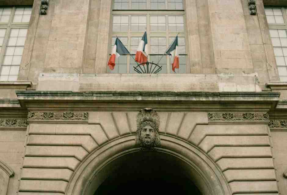 Uno studente di quattordici anni ha accoltellato un'assistente scolastica in Francia