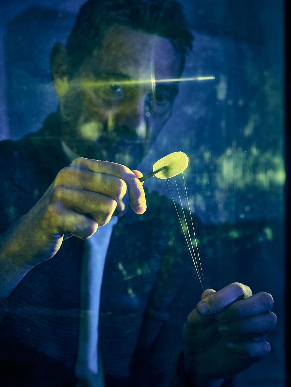 Bave di fibroina a seguito del processo di bollitura dei bachi da seta per la rimozione della sericina. Il progetto RITESSE vuole dimostrare come la sericina può essere recuperata in modo sistematico e utilizzata per produrre materiali ad alto contenuto tecnologico.