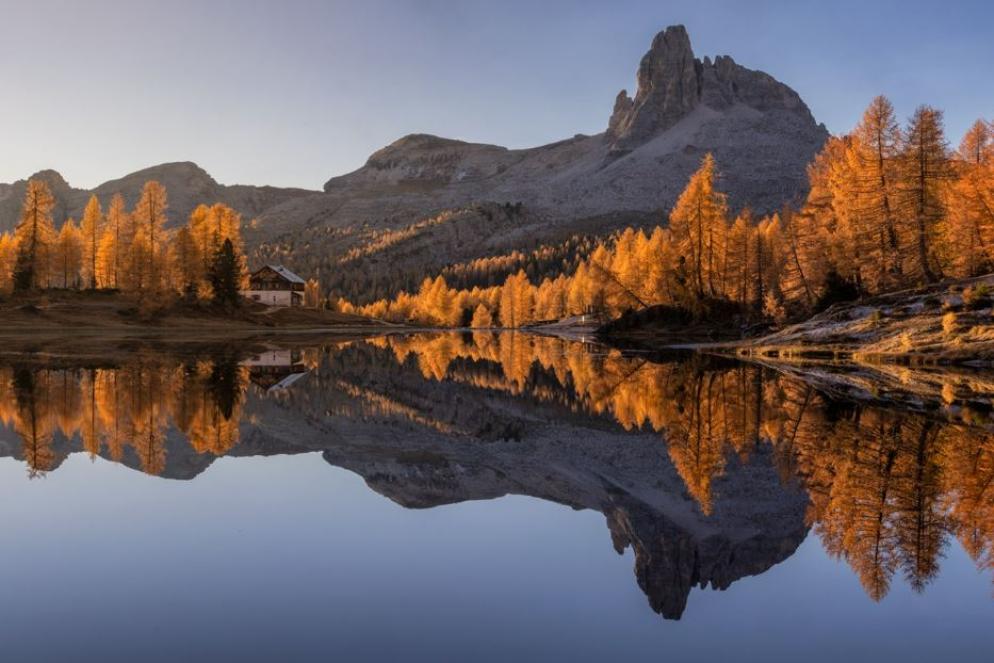 Dolomiti, i riflessi del Lago Federa