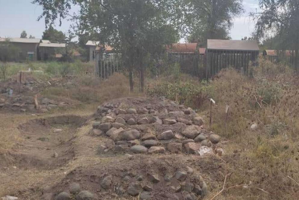 Sepolture fresche alla chiesa di san Giorgio a Kobo, nella regione Amhara, in Etiopia. Amnesty ha documentato l'uccisione di decine di civili nel settembre2021 - Amnesty