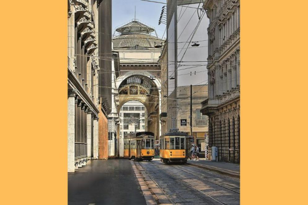 La svolta del tram in via Tommaso Grossi. Alle spalle la Galleria Vittorio Emanuele - Marco Partipilo