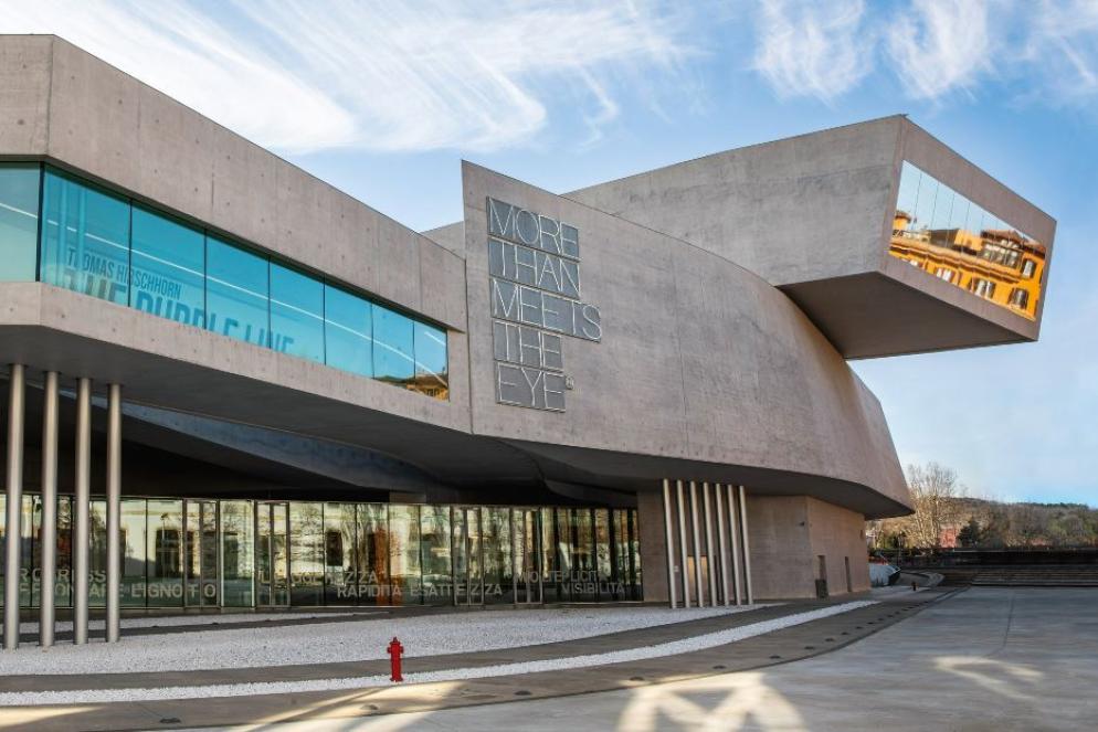 Veduta esterna del MAXXI, Roma, progettato da Zaha Hadid - © Guido Caltabiano