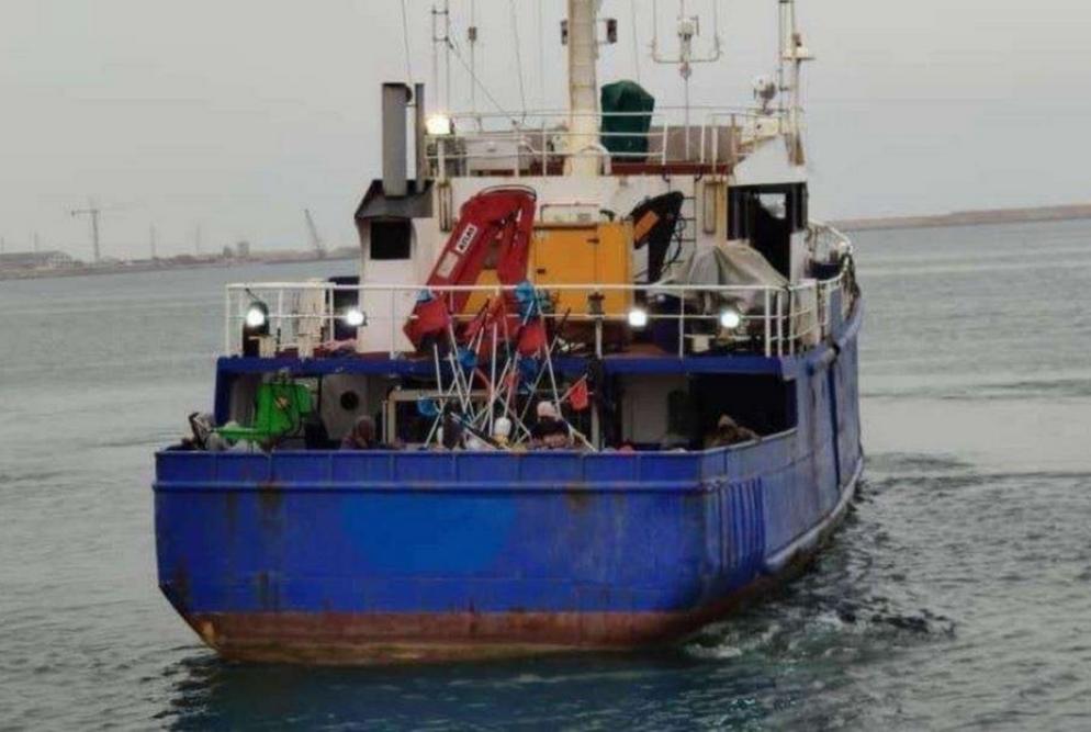 Uno dei "pescherecci fantasma" usati per respingere i migranti e sospettati di essere usati per altri traffici.