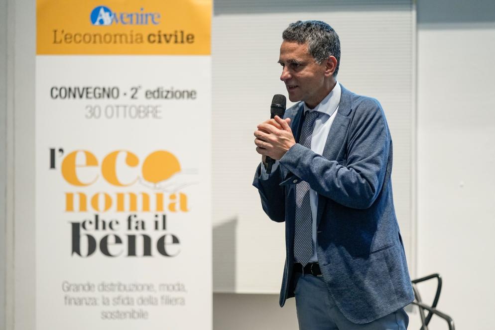 Marco Girardo, direttore di Avvenire in Triennale a Milano in occasione del convegno "L'economia che fa il bene"