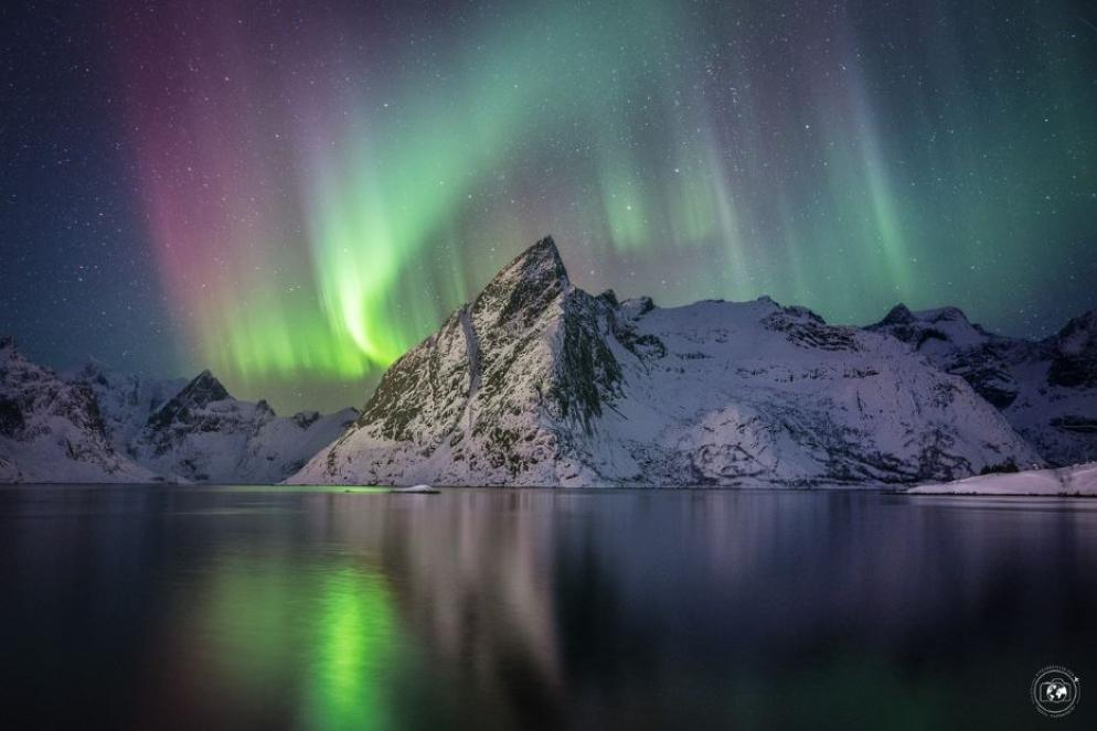 L’aurora boreale accende i cieli artici delle isole Lofoten, nel nord della Norvegia - © Stefano Tiozzo