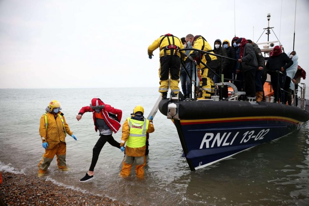 Le operazioni di soccorso sulle coste inglese - Reuters