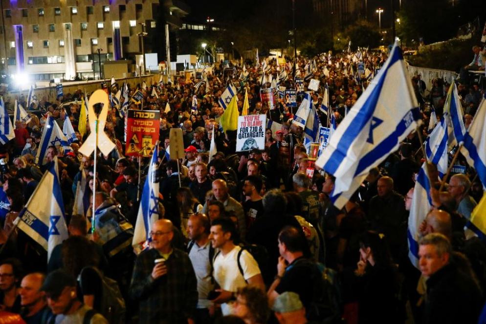 La grande manifestazione a Gerusalemme, mercoledì sera, contro il governo di Netanyahu e per un accordo sul ritorno degli ostaggi - Reuters