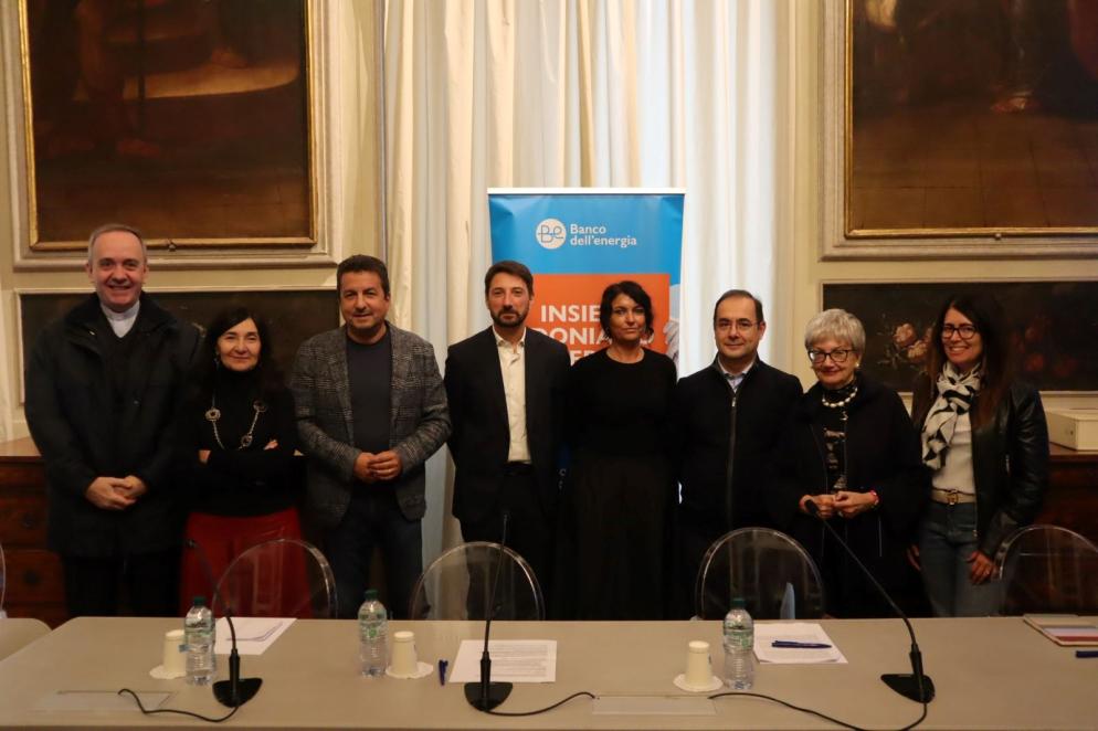 Foto di gruppo per i promotori dell'iniziativa - Banco dell'Energia