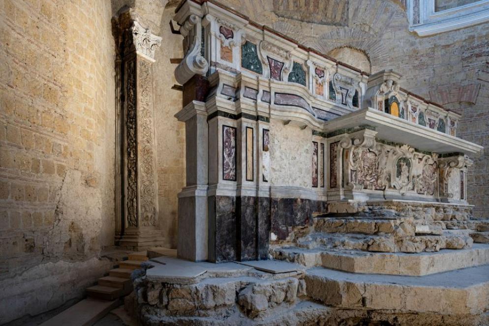 Basilica di San Giovanni Maggiore a Napoli: l'abside con le sue stratificazioni storiche - Pino Codispoti - Ufficio Stampa DMO Napoli