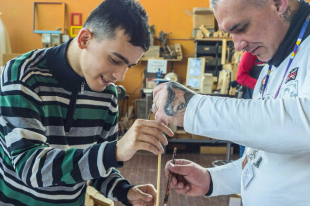 Attività al Centro diurno autismo della Fondazione Sacra Famiglia - foto www.sacrafamiglia.org