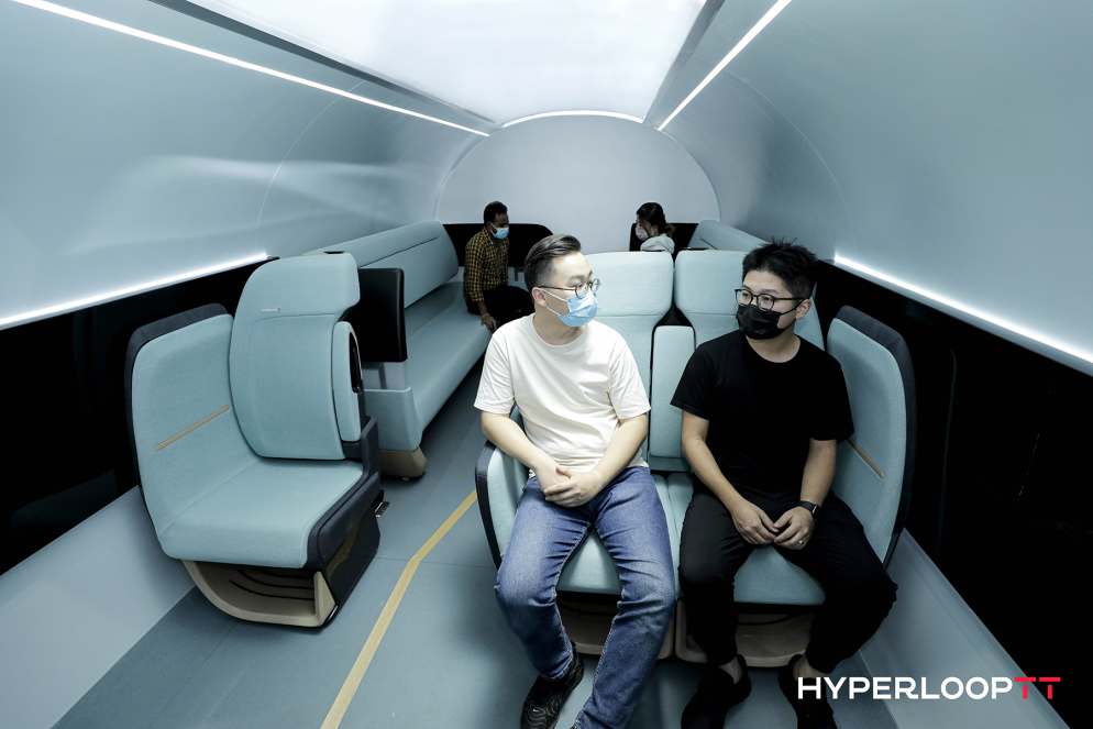 Il progetto di interni di una "capsula" di HyperloopTT - HyperloopTT