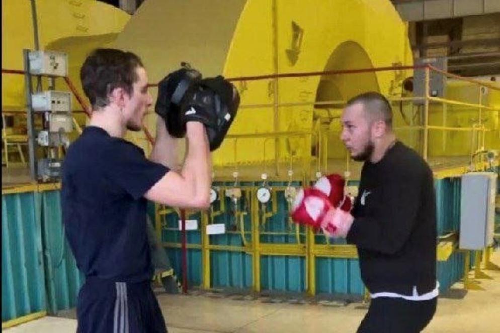 All’interno dell’impianto nucleare i militari russi svolgono attività sportive in aree “vietate” dove sono stati nascosti anche mezzi militari - .